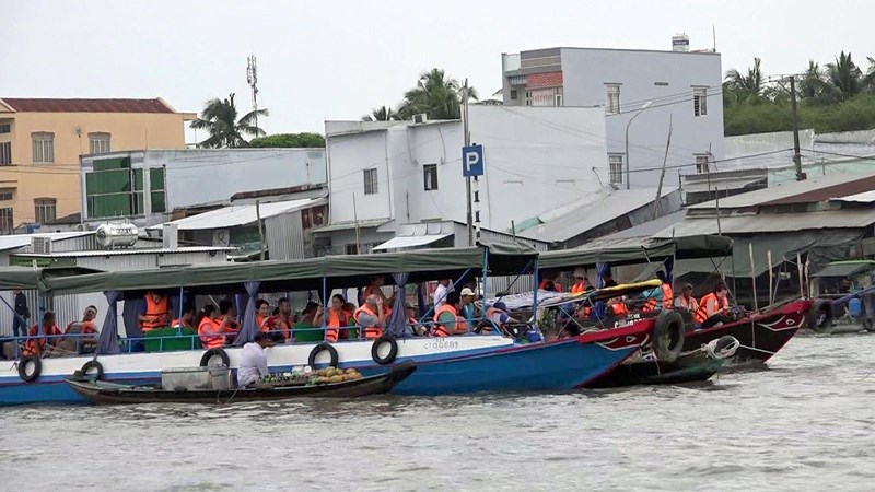 Diverse activities at cultural festival at Cai Rang floating market