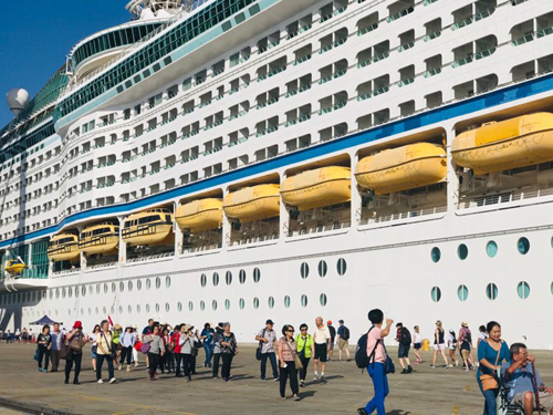 Two international cruise ships visit Vietnam in early July