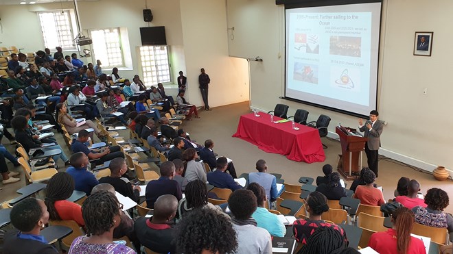 Ambassador highlights Vietnam’ foreign policy at Mozambican university