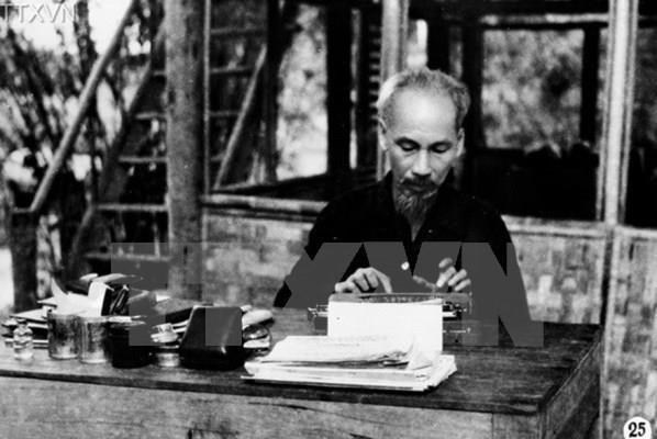Photo exhibition marks 50 years of President Ho Chi Minh’s Testament