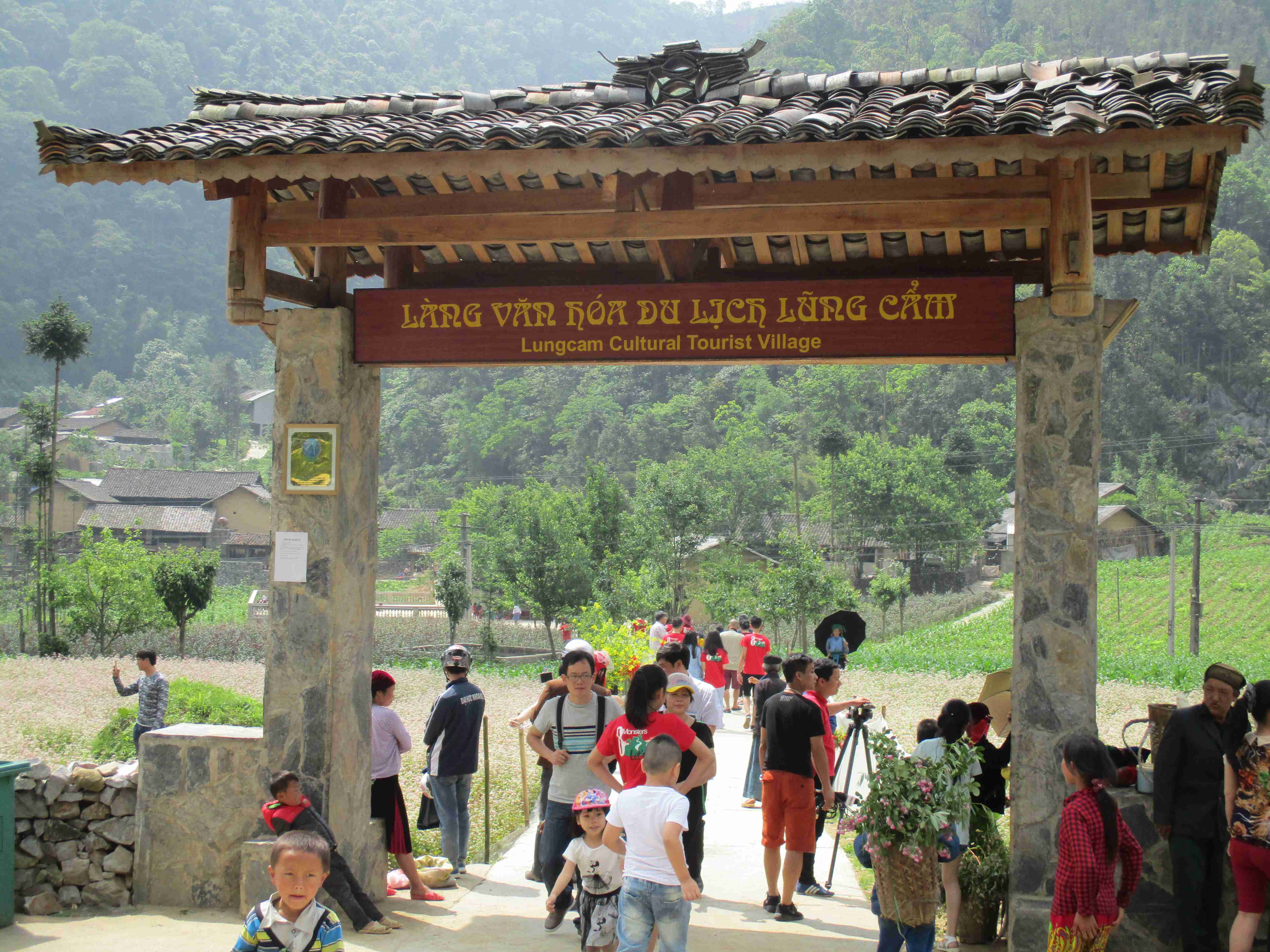 Impressive Lung Cam cultural tourist village in Dong Van karst plateau