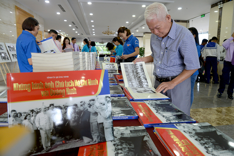 Photo book on President Ho Chi Minh with Quang Ninh makes debut