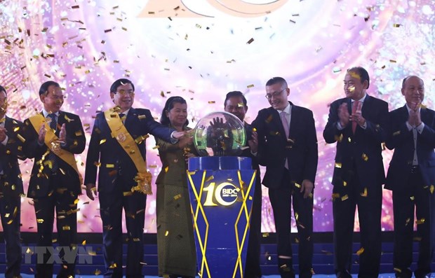 Vietnamese-invested bank’s contributions to Cambodia’s economic growth hailed