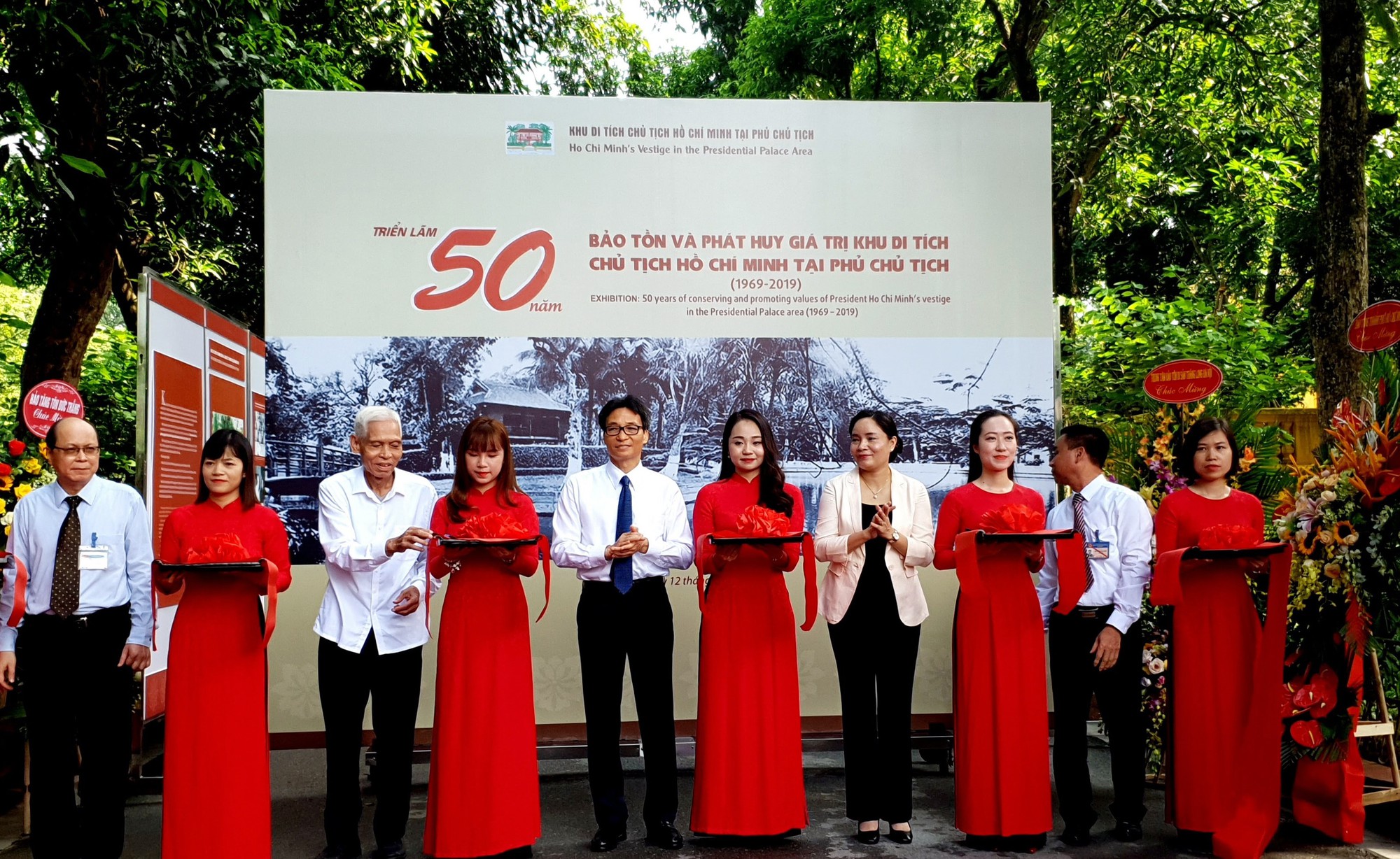 Over 200 photos on President Ho Chi Minh Relic Complex on display