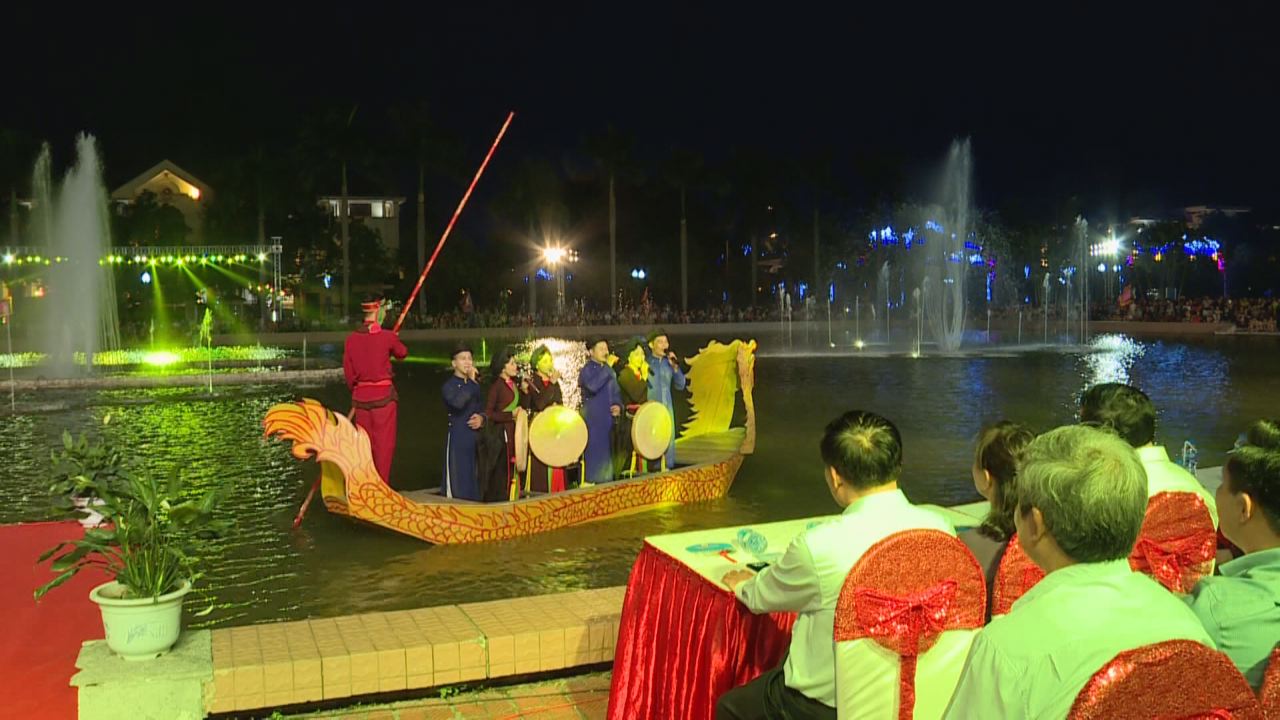 Quan ho folk singing performance on boat on September 1st