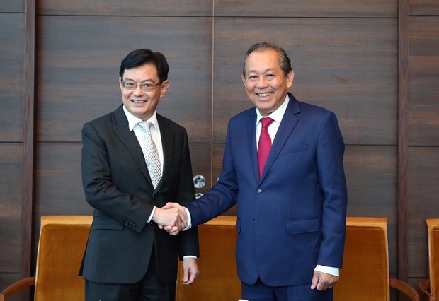 Deputy PM Truong Hoa Binh pays official visit to Singapore