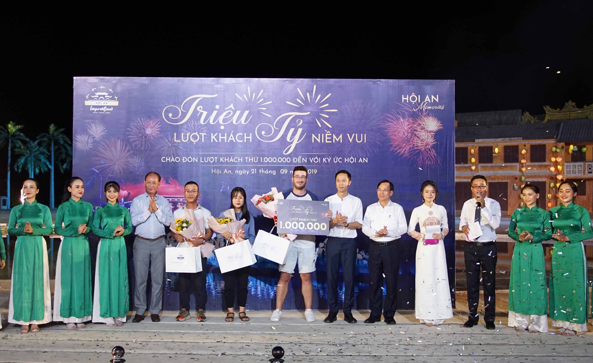 Hoi An Memories show welcomes 1 millionth visitor