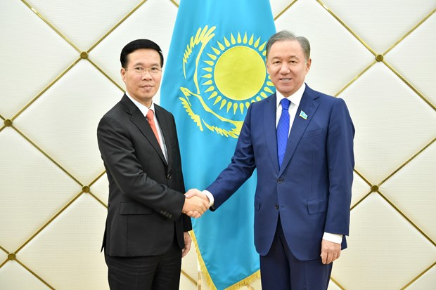 Politburo member Vo Van Thuong visits Kazakhstan