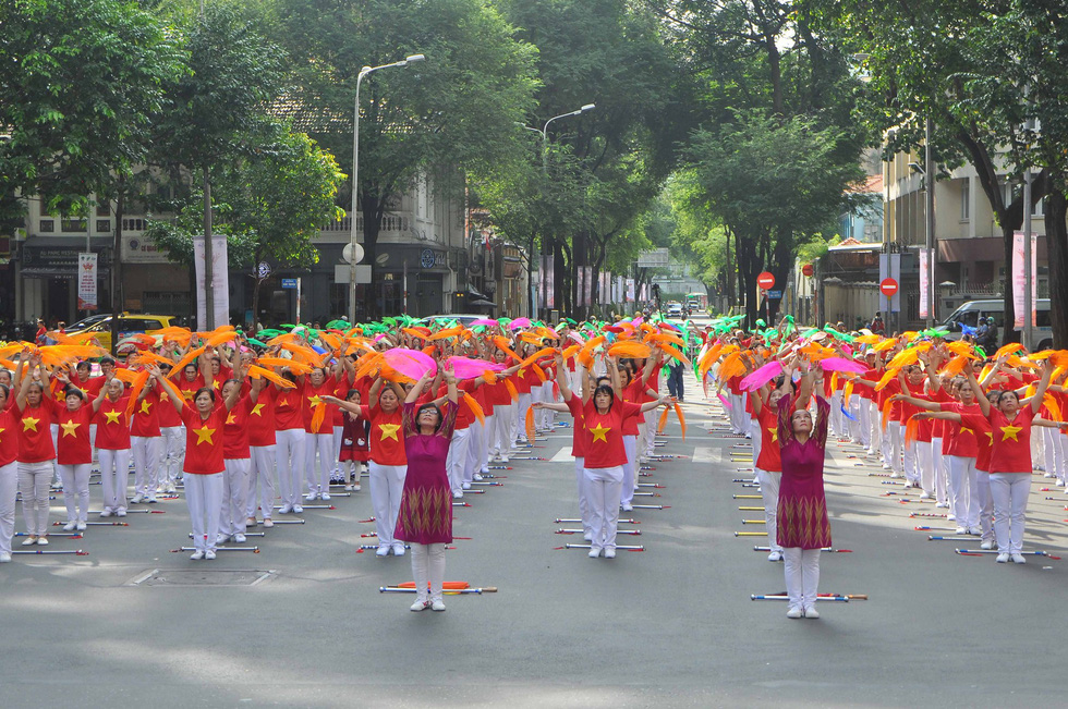 Nearly 3,000 elderly in Ho Chi Minh city perform ayurvedic exercise