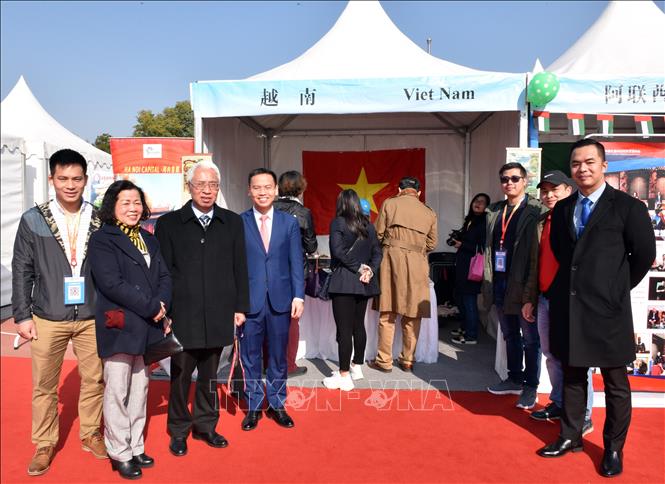 Vietnam joins 11th international charity bazaar in Beijing