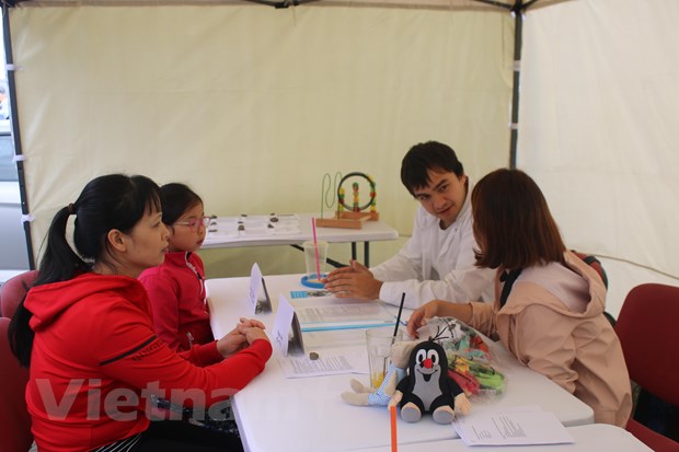 Young Vietnamese doctors help improve community health in Czech Republic