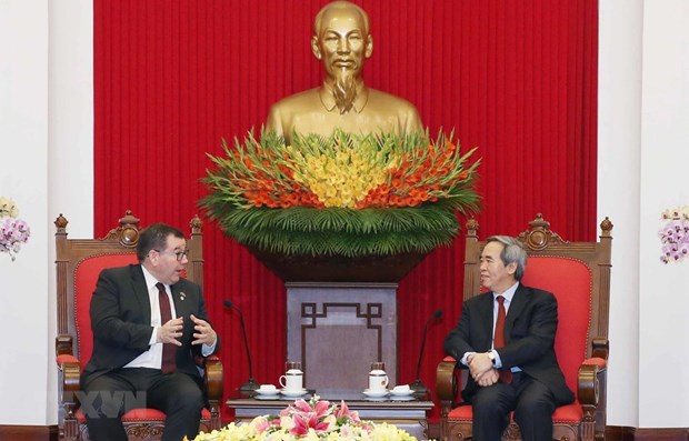 Party official receives New Zealand finance minister