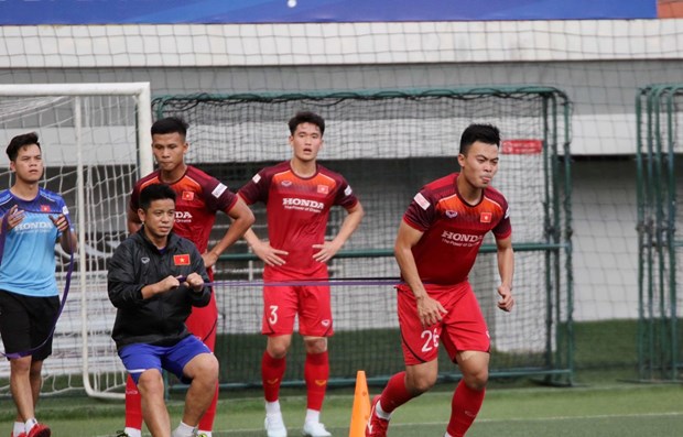 Men’s and women’s football teams leave for SEA Games 30