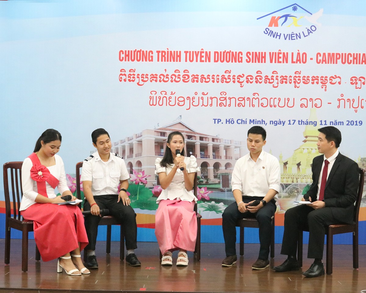 HCM city honours Laotian and Cambodian students