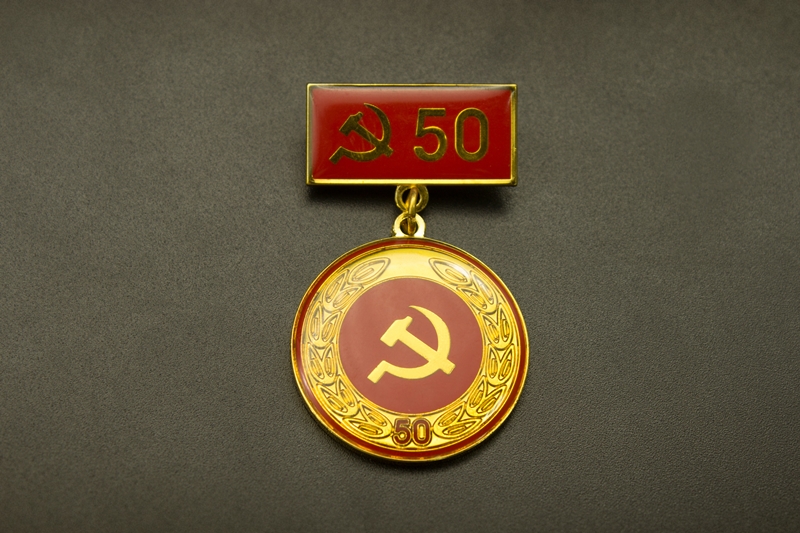 Party Badges presented to nine Party members in Ho Chi Minh city’s district