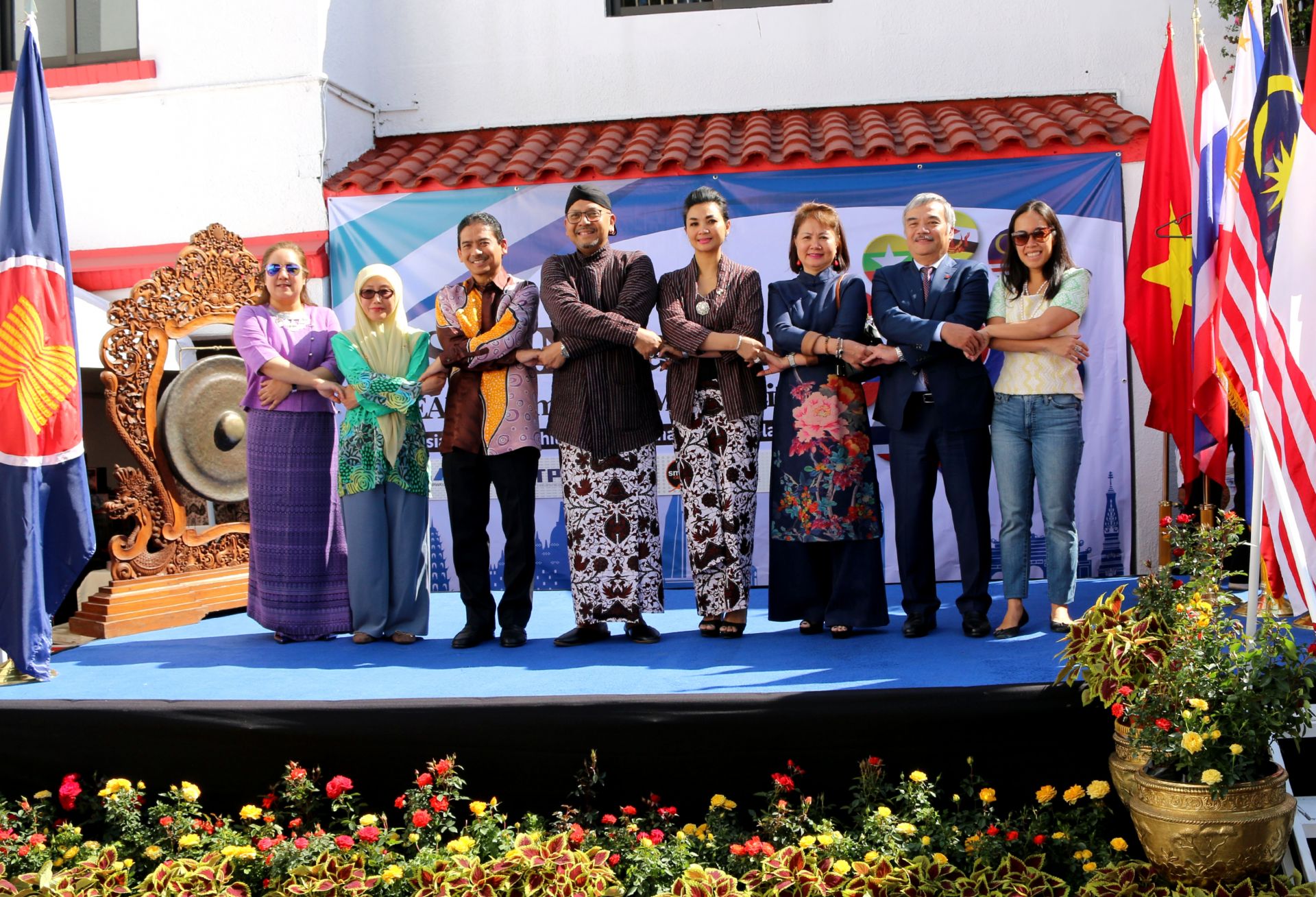 ASEAN Committee in Mexico organizes bazaar to promote culture