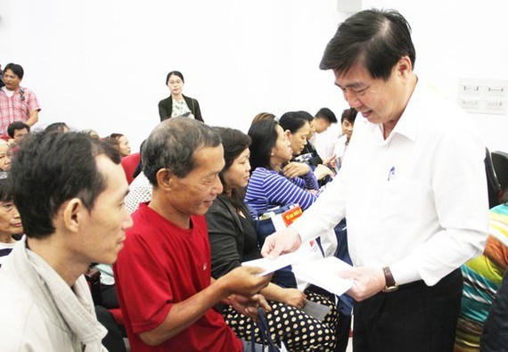 Presents for poor people in HCMC on Tet