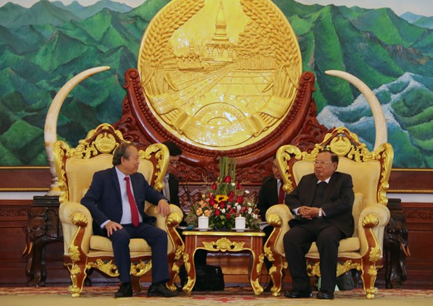 Deputy PM Truong Hoa Binh meets with Lao top leaders