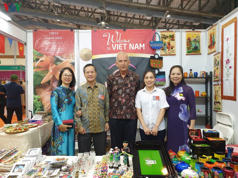 Vietnam attends 52nd international charity bazaar in Jakarta
