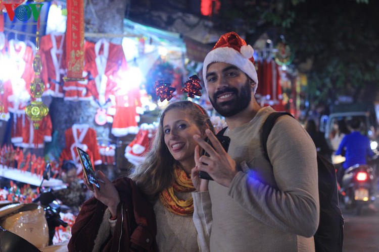 Noel atmosphere overwhelms in Hanoi and Ho Chi Minh city