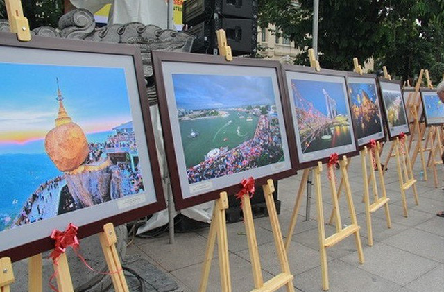 Photo exhibition about ASEAN countries and people