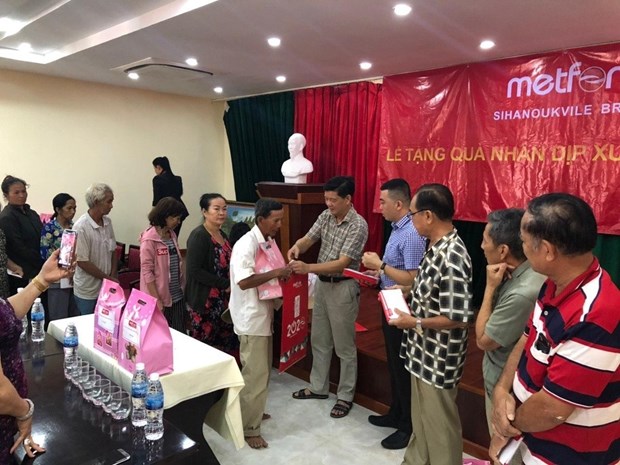 Vietnamese-Cambodians aided to enjoy happy Tet