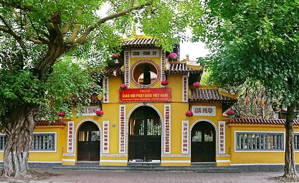 Sacred pagodas in Hanoi to pray for Lunar New Year of Rat