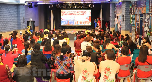 Overseas Vietnamese in Macau welcome early Tet