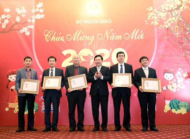 Foreign minister hails journalists’ contributions to external activities