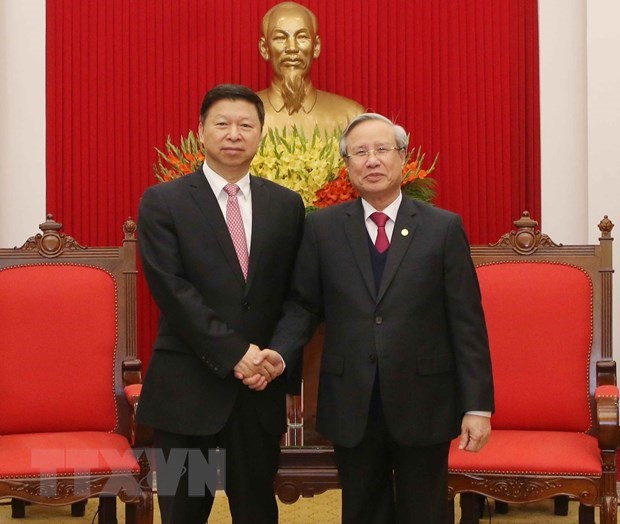 Vietnam, China should develop stable ties together Party official