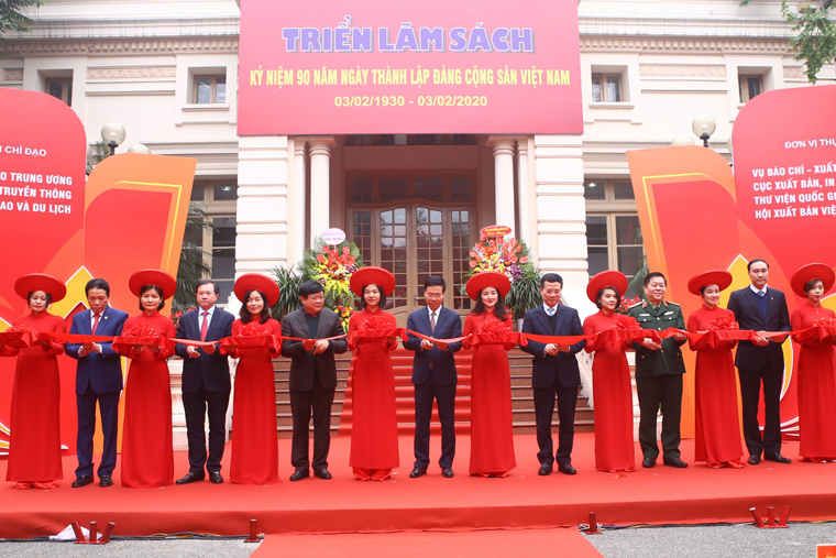 10,000 books on display at Hanoi book exhibition