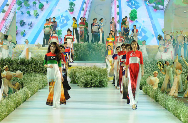 Ao dai Festival postponed due to COVID-19 fears