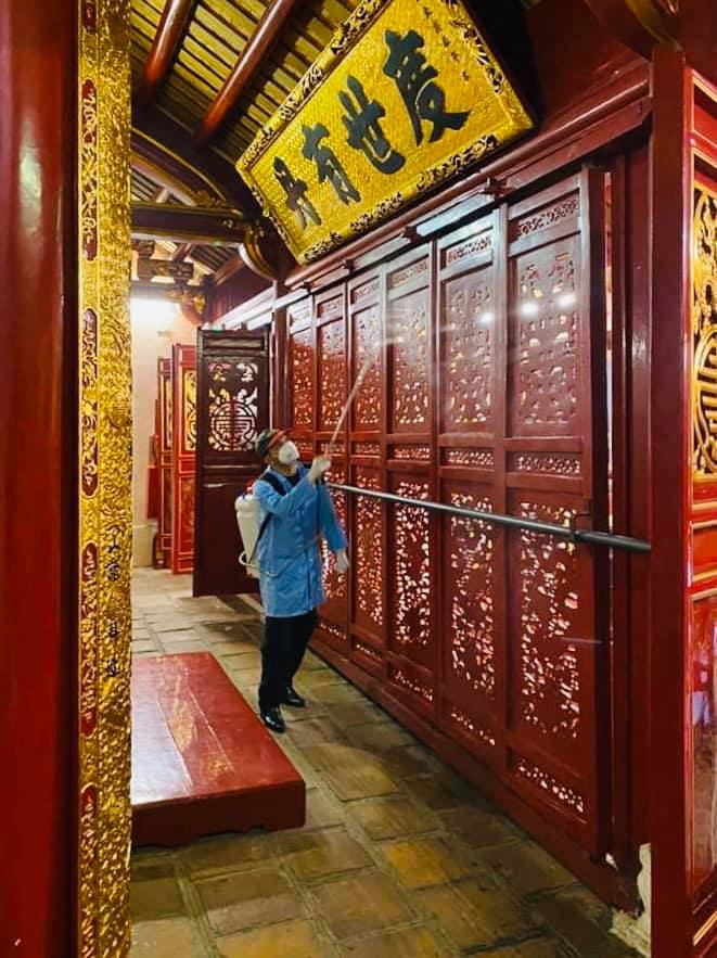 Disinfectant sprayed to prevent espiratory disease at relic sites and landscapes in Hanoi