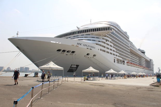Panama’s luxurious cruise ship anchors in Ba Ria-Vung Tau