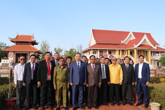 Delegation from Ministry of Public Security visits Ho Chi Minh relic site in Laos