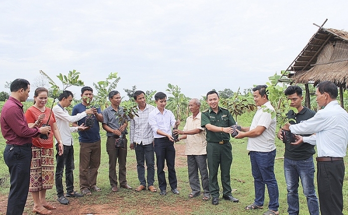 Vietnam’s border guard builds cultural house for Lao village