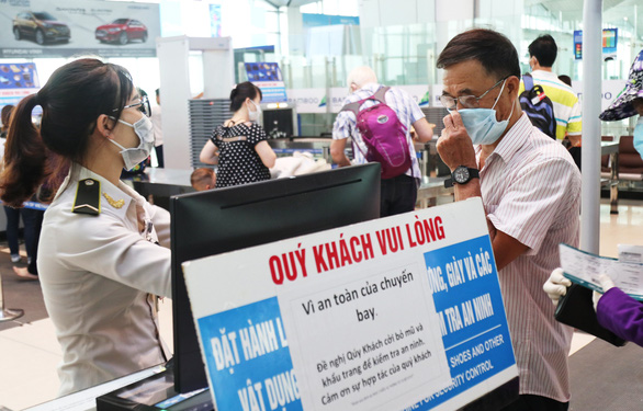 Foreigners in Vietnam requested to wear face masks in public places
