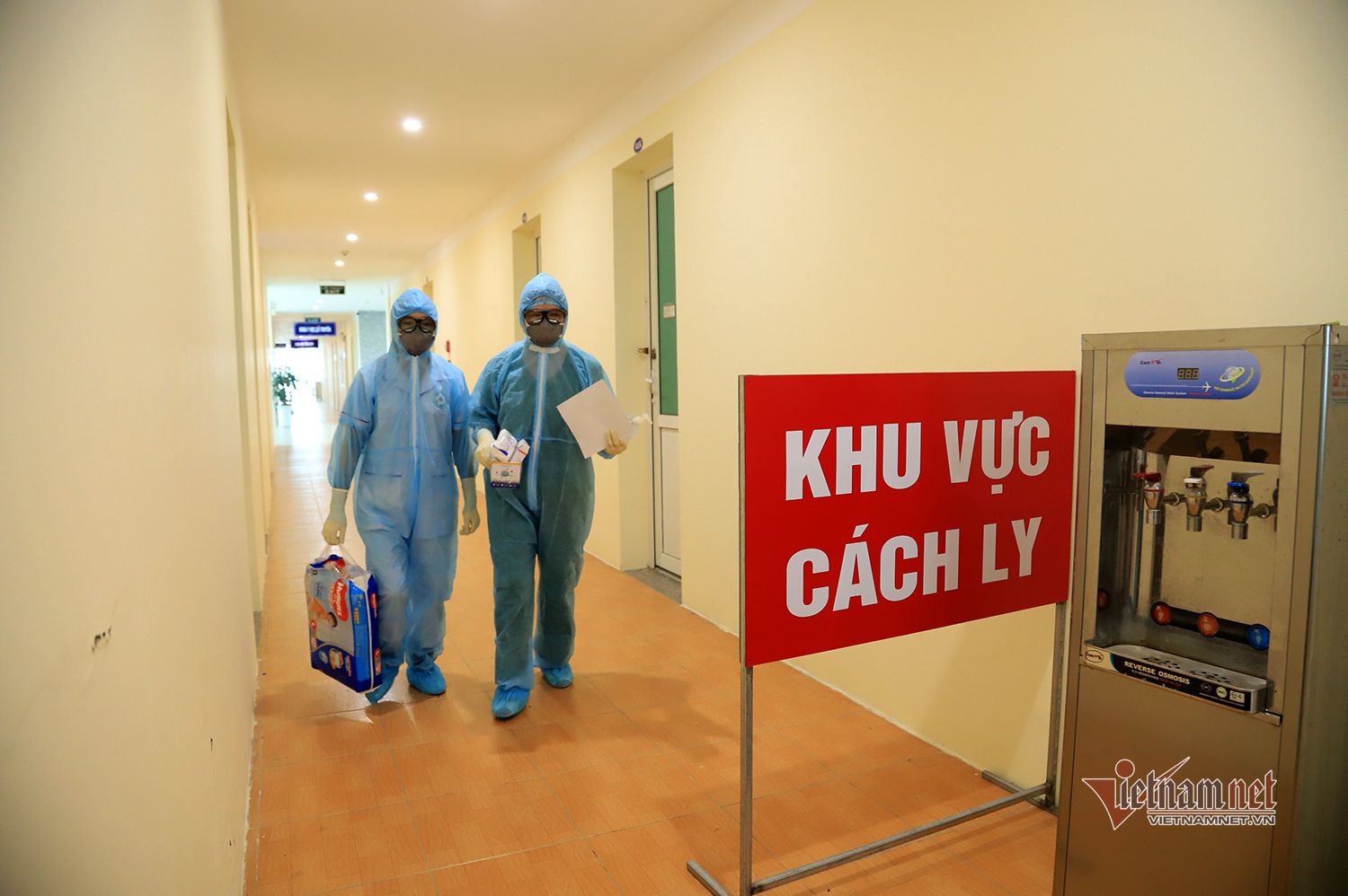 Two first Vietnamese health workers infected with Covid-19