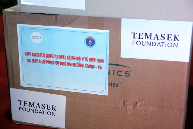 Singaporean Foundation presents Vietnam 10 respirators