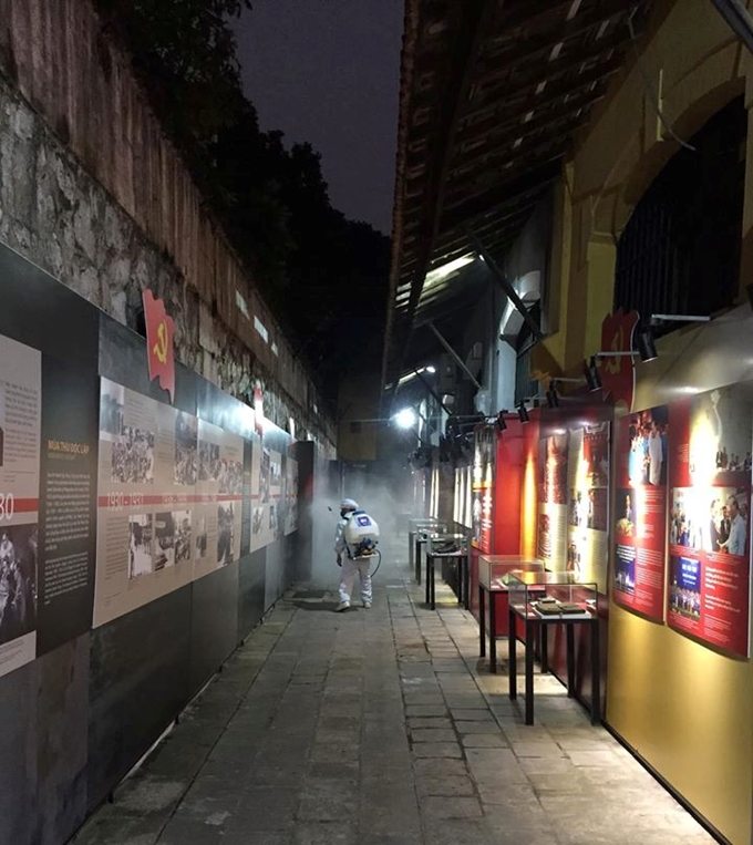 Relics sites and tourist attractions in Hanoi suspend operations