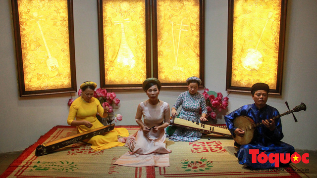 Temporarily stop Hue singing performances due to COVID-19