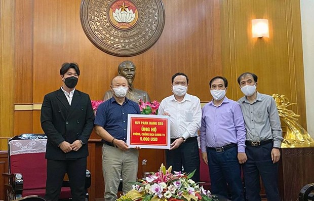 Coach Park donates 5,000 USD to COVID-19 fight