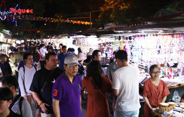 Night market in Hoi An and My Son Sanctuary temporarily stop