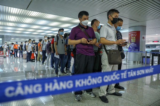 Two more flights to Ho Chi Minh city with passengers contracting COVID-19 announced