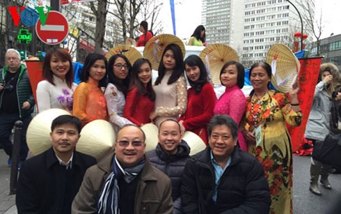 Vietnamese Embassy in France opens online citizen protection registration system