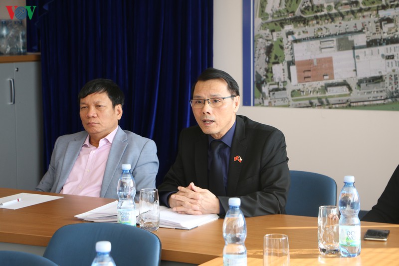 Overseas Vietnamese in Czech Republic communicate and instruct Covid-19 prevention