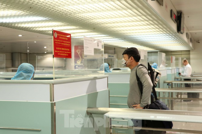 Flights carrying Vietnamese to Tan Son Nhat Airport suspended