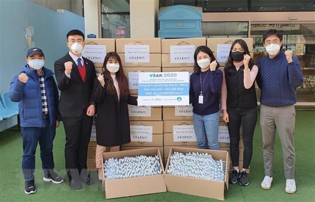 Vietnamese students in RoK receive support to fight COVID-19