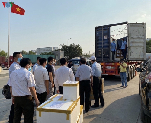 Cambodia receives medical equipment from Vietnam for COVID-19 fight