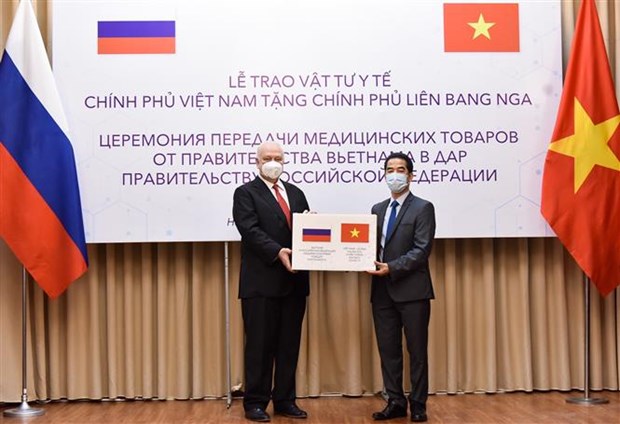 Vietnam presents antimicrobial face masks to Russia